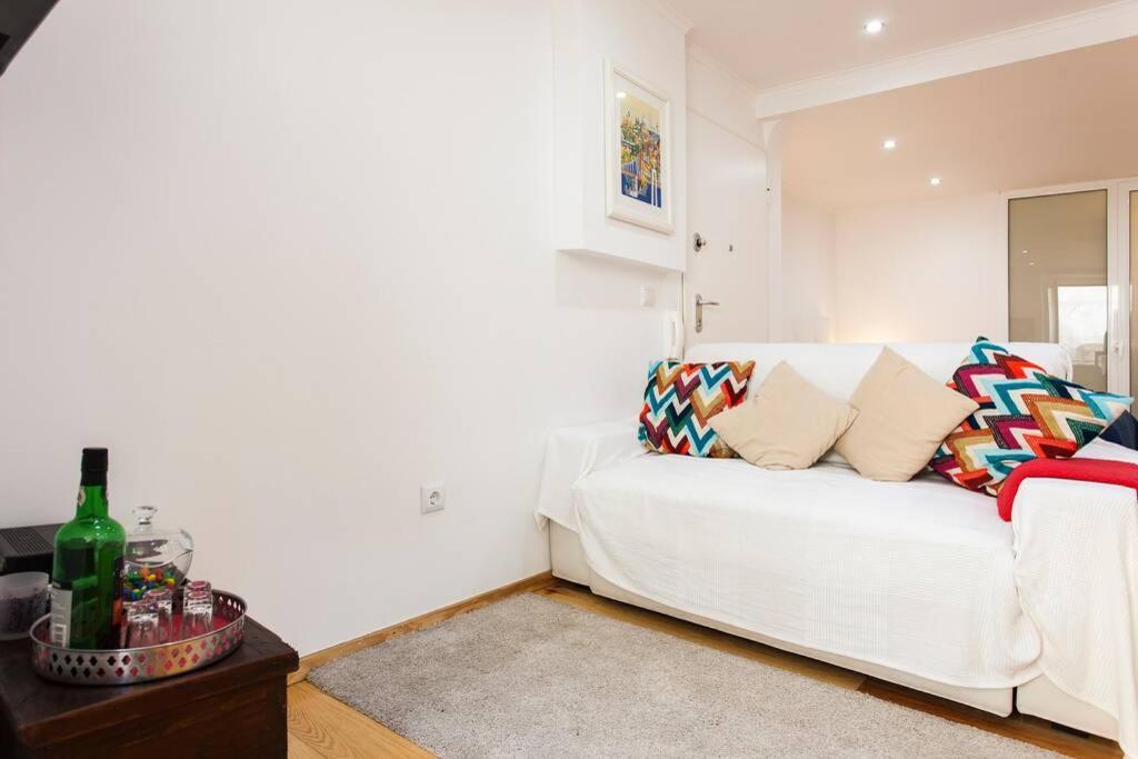 Charming Studio In Mouraria Lisbon Luaran gambar