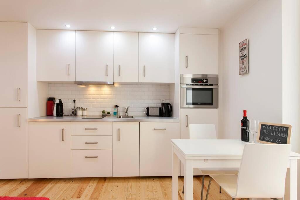 Charming Studio In Mouraria Lisbon Luaran gambar