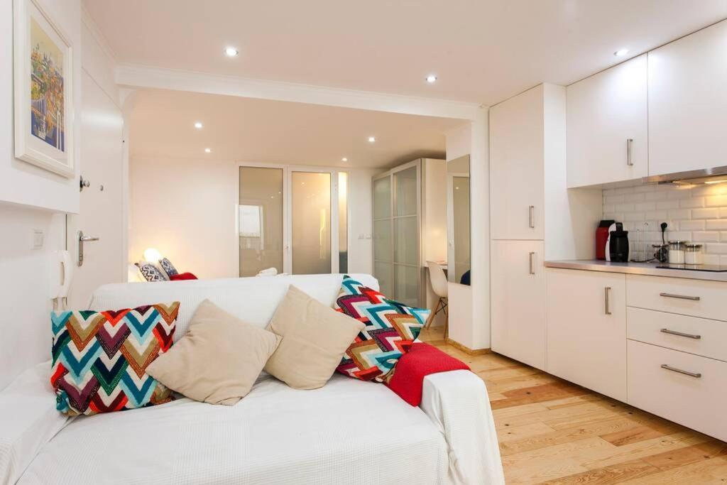 Charming Studio In Mouraria Lisbon Luaran gambar